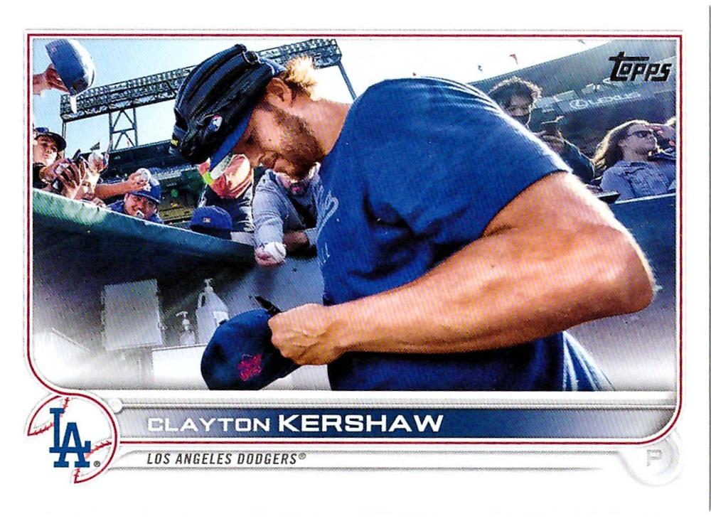 Clayton Kershaw #41 Los Angeles Dodgers (Signing autographs) | 2022 Topps